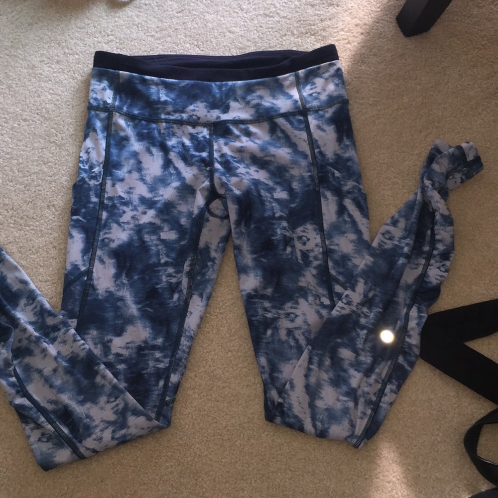 Lu lu lemon leggings, blue and white